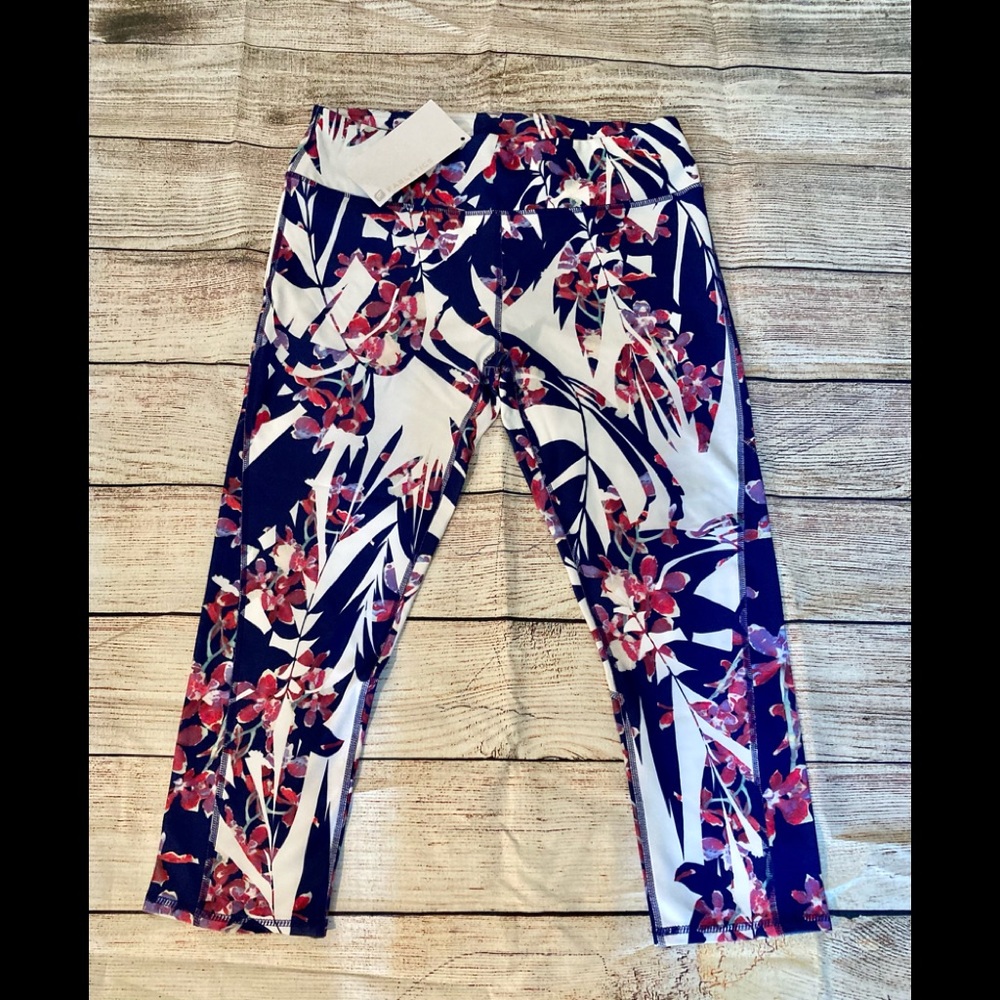 FABLETICS SPRING FLORAL CROP LEGGINGS